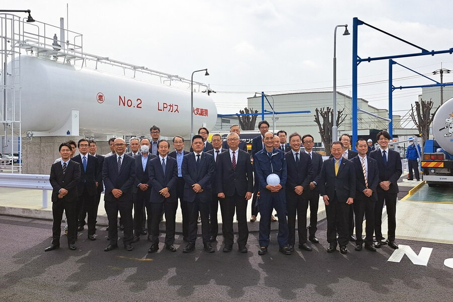 兼松ペトロ　北部ターミナル竣工式の様子